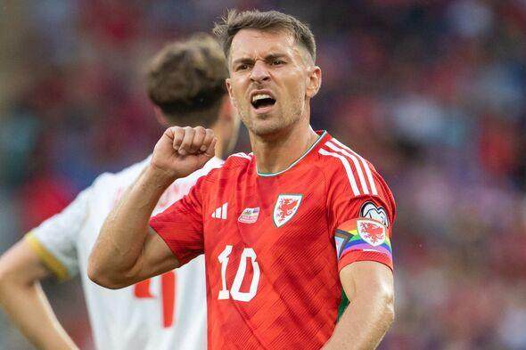 1687878432881016382.jpg 4824568.jpg