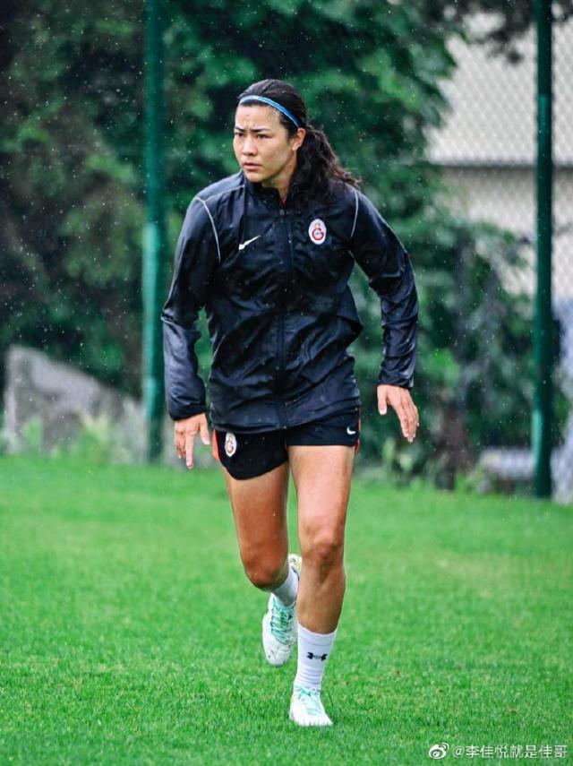 必发APP-李佳悦：日本大牌都落选世界杯 我连球星都不是